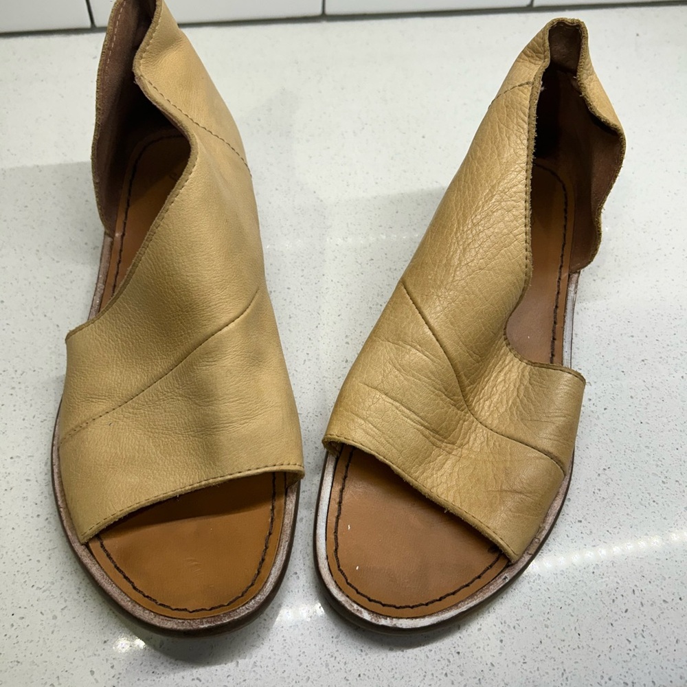 Free People Women's Tan Mont Blanc Slide on Sandal Size EU 38US 8

EUC